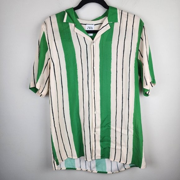 Zara Other - Zara sz M men relaxed fit retro looking button down short sleeve shirt